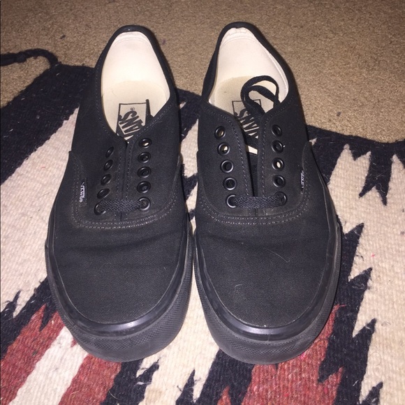 ALL BLACK CLASSIC VANS!! - Picture 4 of 5